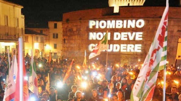 Nella crisi più nera la città si unisce per salvare la fabbrica