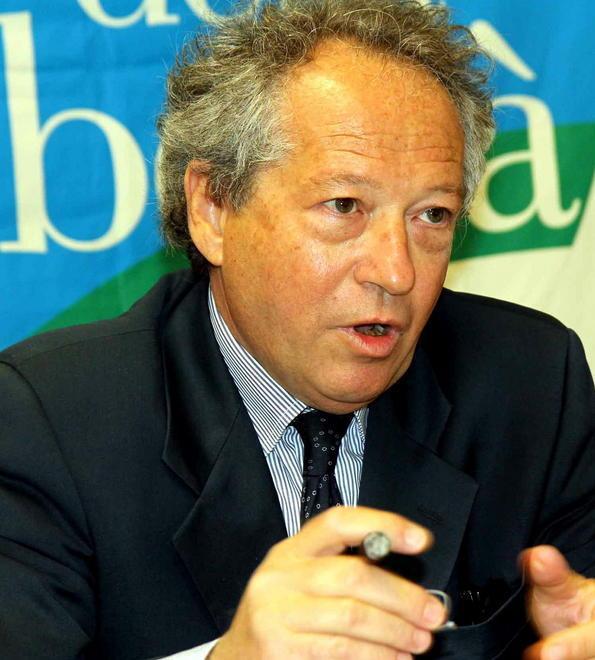 Il fil di fumo di un mezzo toscano nel vuoto politico