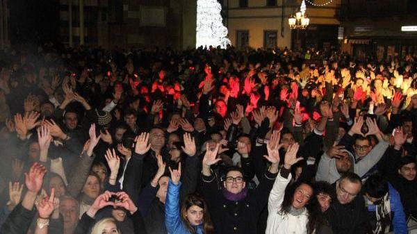 Il 2014 comincia in centro storico: in centinaia in piazza Duomo