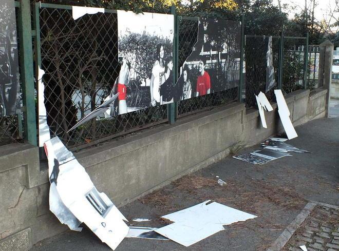 I pannelli dei ragazzi distrutti dai vandali 