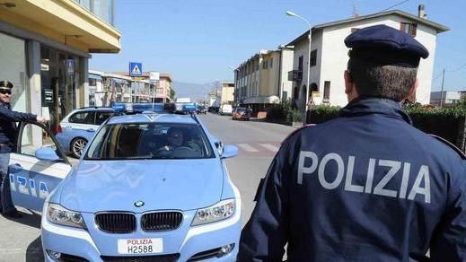 Pensionato picchiato e derubato all’uscita dalle Poste