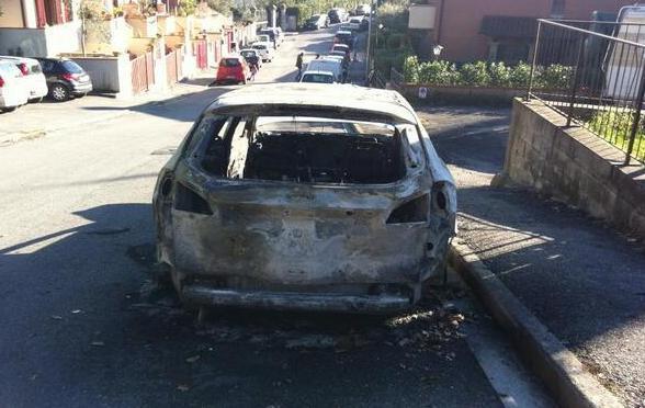 Casa a fuoco, anziana salvata in extremis 