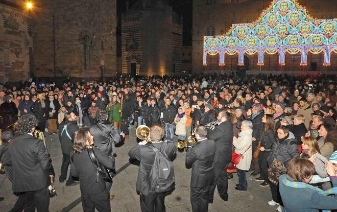 Bertinelli brinda all’anno nuovo Tanta gente in piazza 