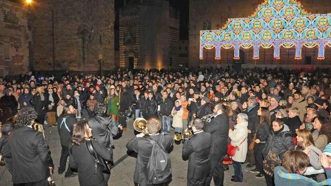 Bertinelli brinda all’anno nuovo Tanta gente in piazza