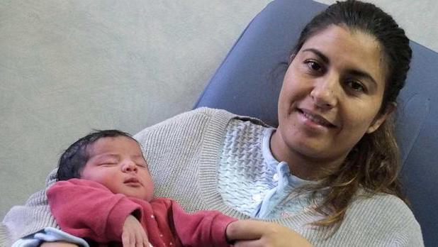 Aya è la prima nata dell’anno figlia di una coppia di tunisini
