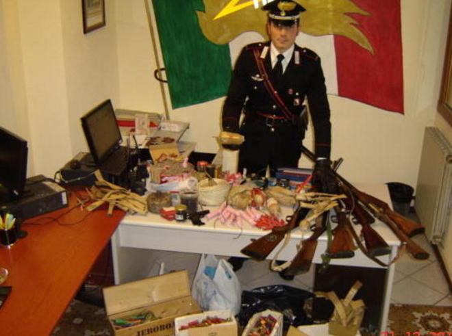 Botti illegali fabbricati in casa: denunciato 
