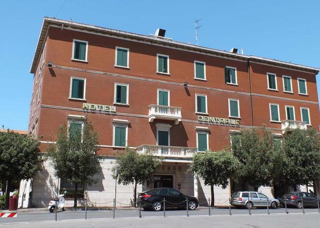 Bilanci in rosso e il Centrale resta chiuso 