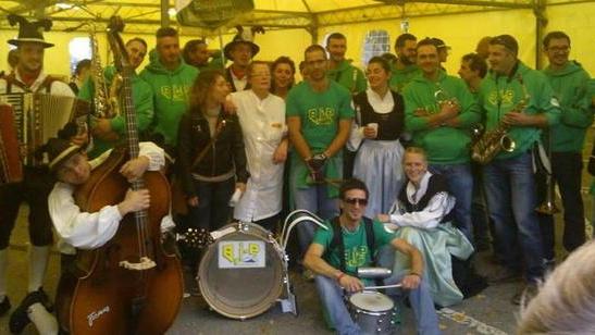 Musica e gioia, tutti pazzi per la Banda instabile