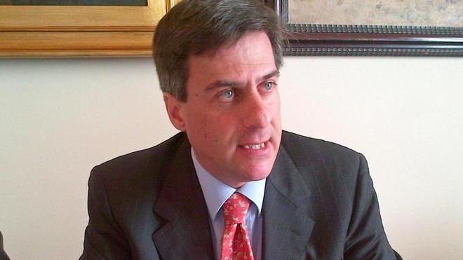 Il tetto crolla, 350mila euro per ripararlo