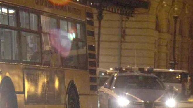 Aggredisce e rapina la ex dei cellulari: denunciato livornese
