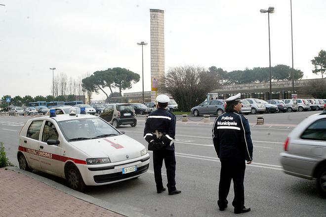 Padre e figlioletta investiti sulle strisce pedonali 