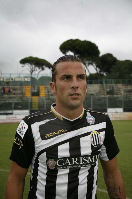Si scusa il calciatore che ha distrutto cinque auto 