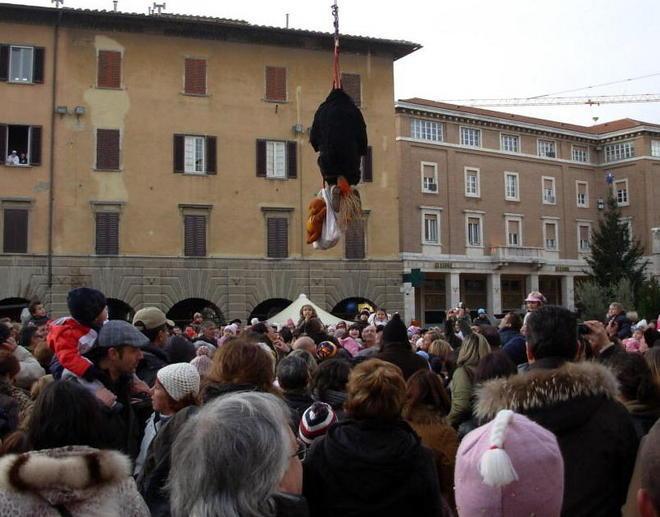 Torna la Befana in piazza Dante 