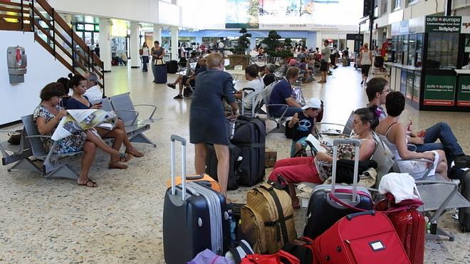 Aeroporti, Alghero fa il botto: traffico passeggeri da record 