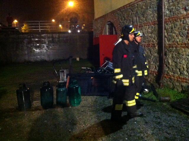 Incendio in cantina a Vernio, paura per le bombole del gas 