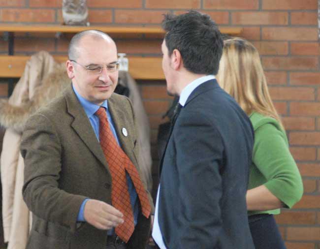Primarie, Tortolini in pole. Nel Pd aria di tempesta 