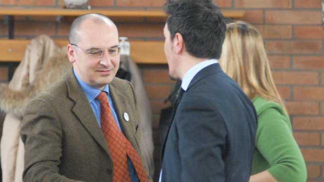 Primarie, Tortolini in pole. Nel Pd aria di tempesta