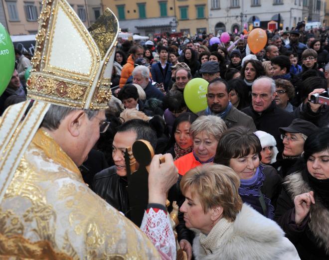 In piazza la Festa dei Popoli con l’arrivo dei Re Magi 