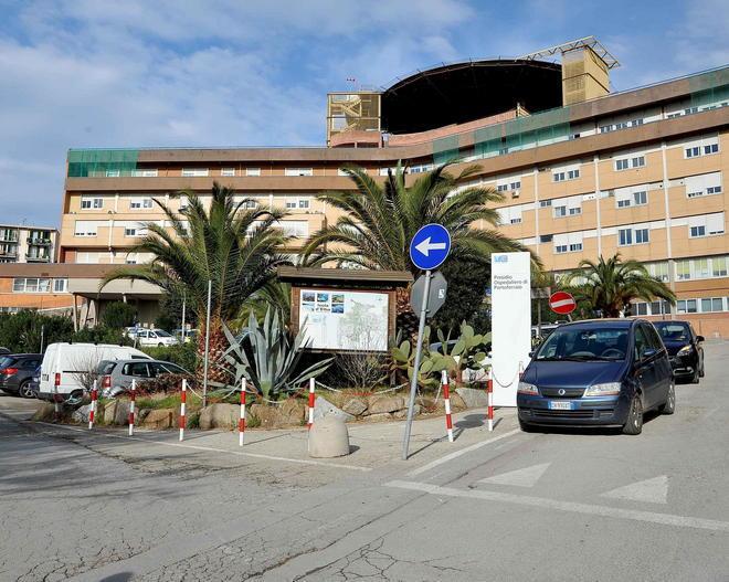 Migliora il bambino di 10 anni ferito con un botto di capodanno 