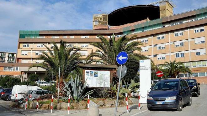 Migliora il bambino di 10 anni ferito con un botto di capodanno