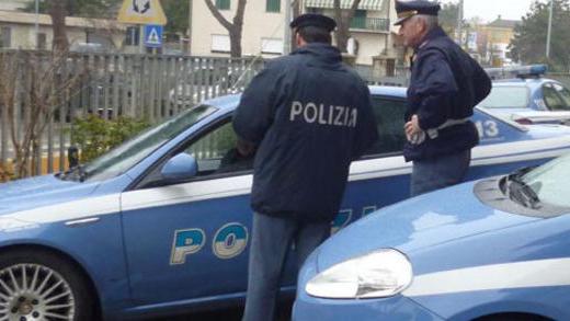 Ricettavano auto rubate denunciati dalla polizia