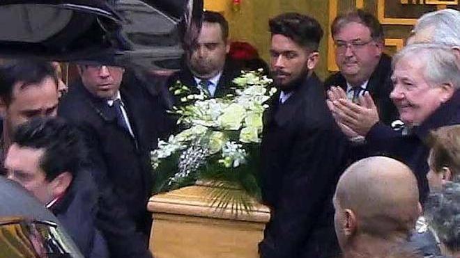 Omicidi di Natale, fiaccolata per le vittime: ci sarà anche Enrico Rossi