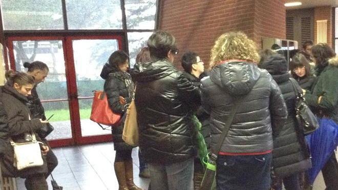 Ancora in coda, disoccupati e senza domani