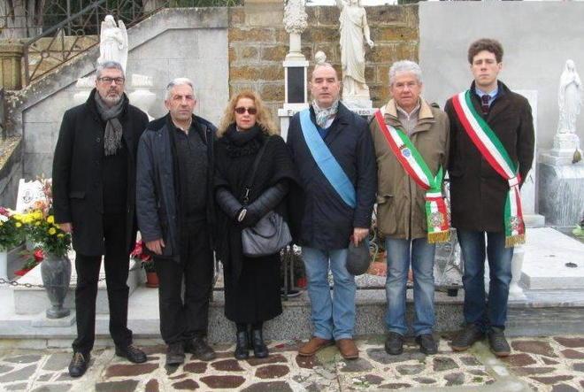 Viaggio della legalità Il sindaco in Sicilia consegna 15mila euro