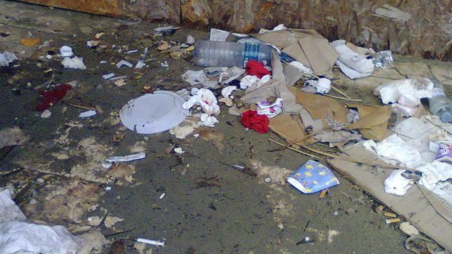 Bimba rischia di pungersi con una siringa