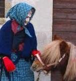 Dal cielo o con il coro Arriva la Befana per la gioia dei bimbi 