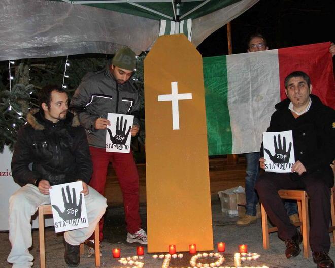 Prato, presidio dei forconi per ricordare chi si è ucciso per disperazione 