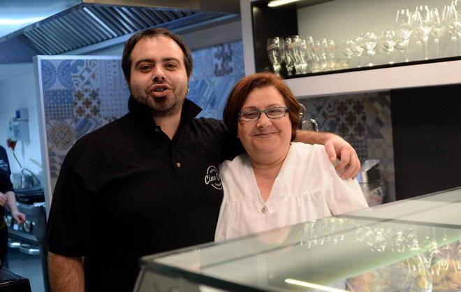 Per i 25 anni spunta la Steak house dietro allo storico bancone
