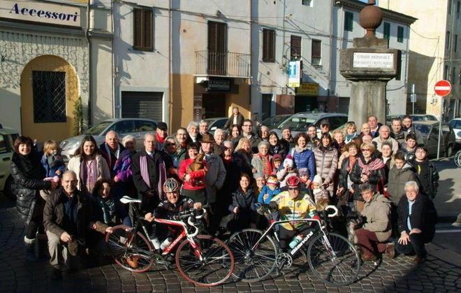 Foto di gruppo all’Indicatore