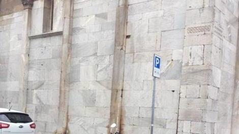 Cinque posti per i motorini al posto del carico-scarico