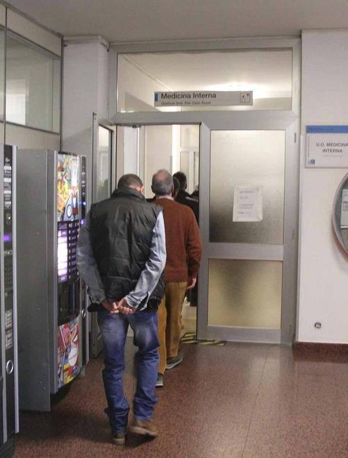 Legionella in ospedale, restano i divieti 