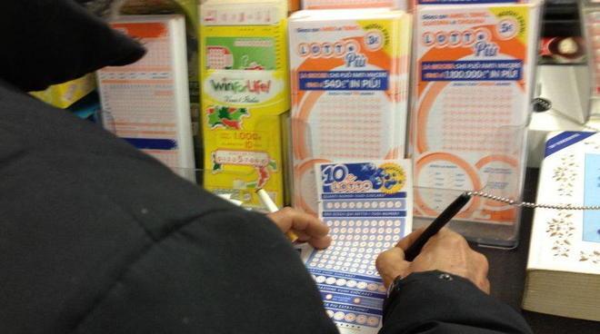 Colpo di fortuna in ricevitoria pensionato vince 10mila euro