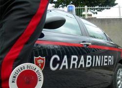 Anziana sbatte la testa contro il comodino e muore