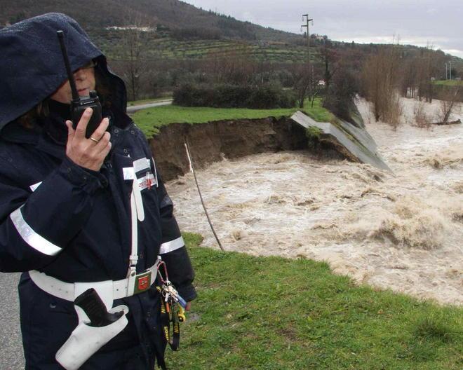 Prato, argini crollati: "Cominciamo col togliere di mezzo le nutrie" 