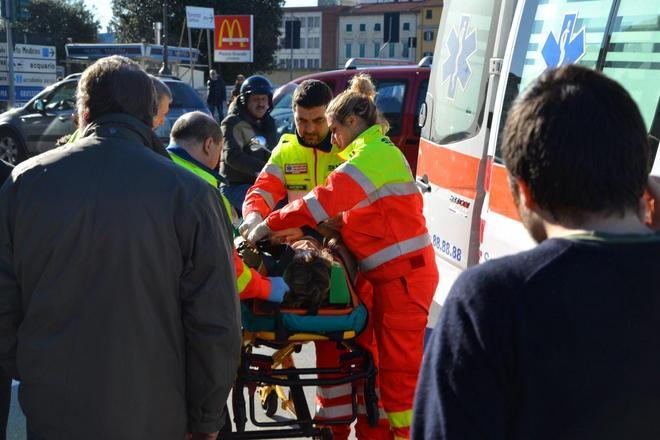 Incidente sul lungomare: investita sulle strisce davanti ai Quattro Mori 
