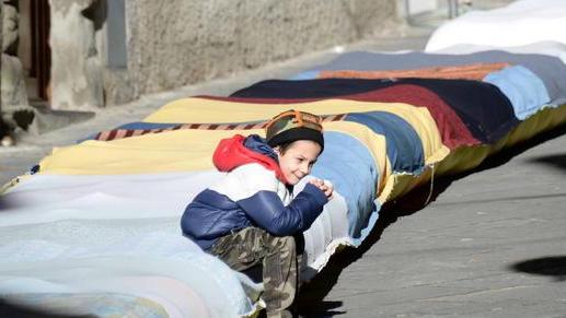 La calza-record misura quest’anno 230 metri di lunghezza