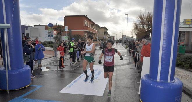 In più di 300 per la maratona bagnata 