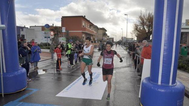 In più di 300 per la maratona bagnata