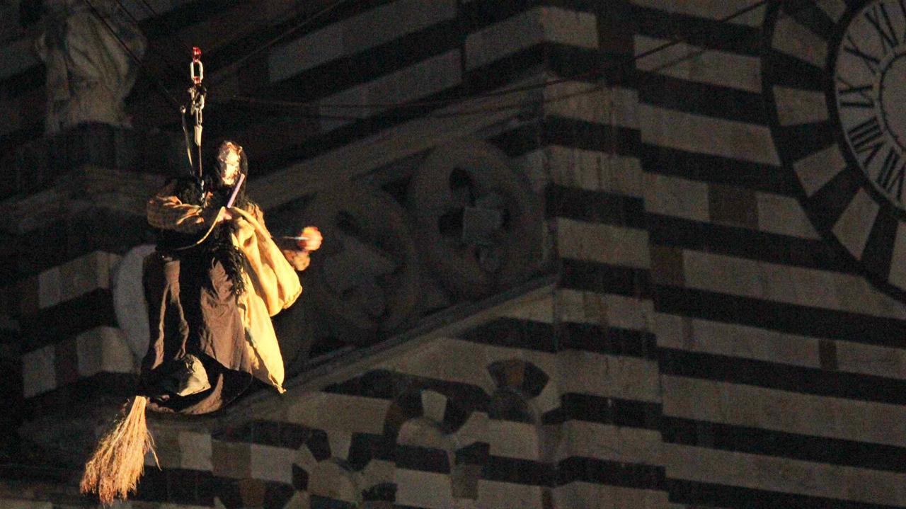 I Re Magi a Capezzana, grande folla in piazza Duomo per la Befana