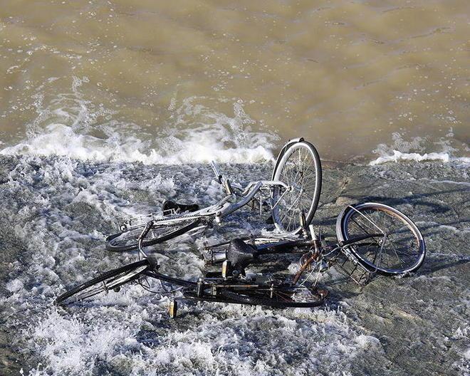 A Empoli rubano le biciclette e poi le gettano in Arno 