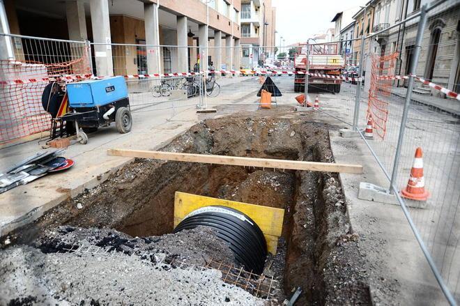 Semaforo spento fino al 15 senso unico su corso Matteotti