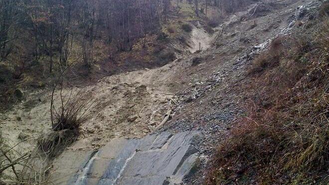 Prato, di chi è la colpa se gli argini dei fiumi crollano e cadono i massi