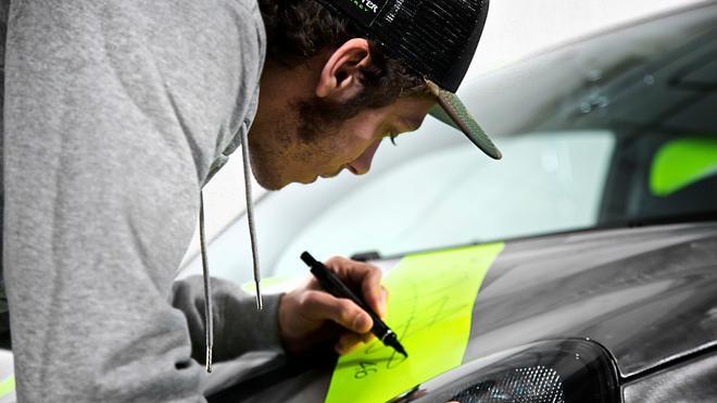 Beneficenza: 30mila euro al Meyer per l’auto disegnata da Vale Rossi