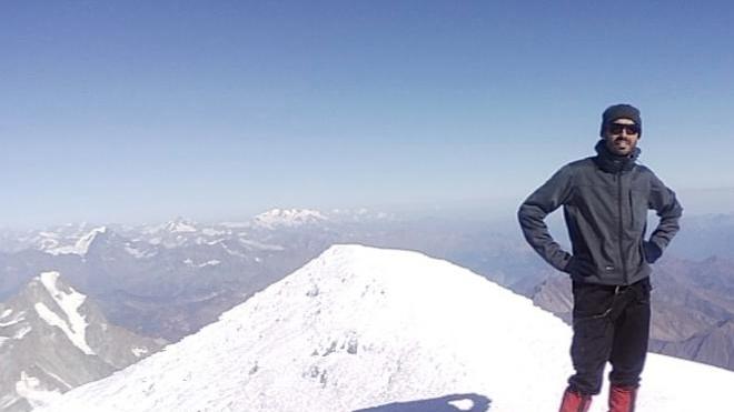 Oristano, l’ex cavaliere della Sartiglia ora punta all’Everest 