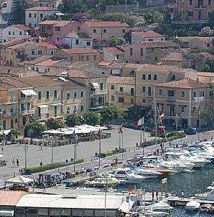 Annullato per un errore il bando del porto