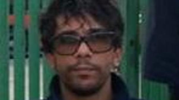 In fiamme la roulotte abbandonata a Buca di Bomba